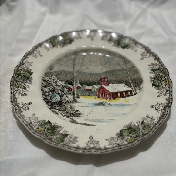 Vintage Friendly Village Winter Scene Decorative Plate - Picture 2 of 5